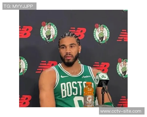 科塔赞塔图姆在场上如教练般引领队伍积极发声助力团队前行