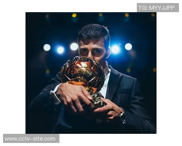 比利亚雷亚尔将在欧冠赛前隆重颁发金质奖章给罗德里