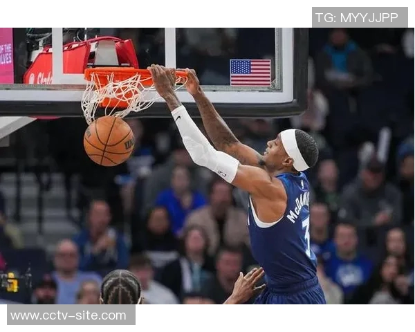 麦克丹尼尔斯半场表现出色9中6砍下15分2篮板3盖帽助力球队攻防稳定