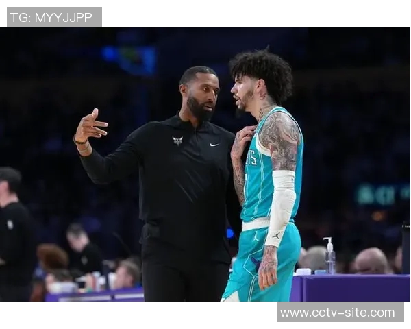 黄蜂主帅力挺三球尽管投篮不佳但防守拼劲始终如一