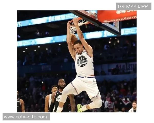 库里首节表现抢眼8投4中斩获11分外加3助攻1封盖展现全能实力 库里首节表现抢眼8投4中斩获11分外加3助攻1封盖展现全能实力